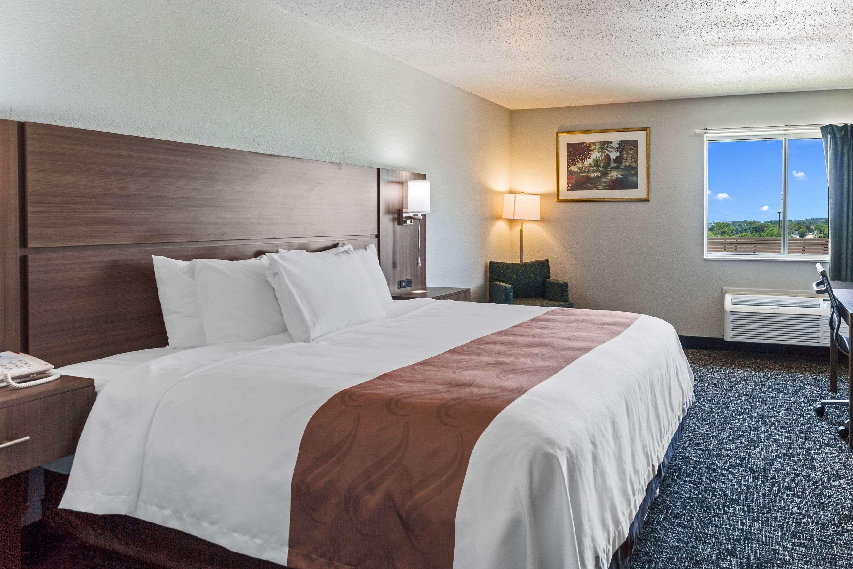 Quality Inn & Suites Ferdinand Exterior foto