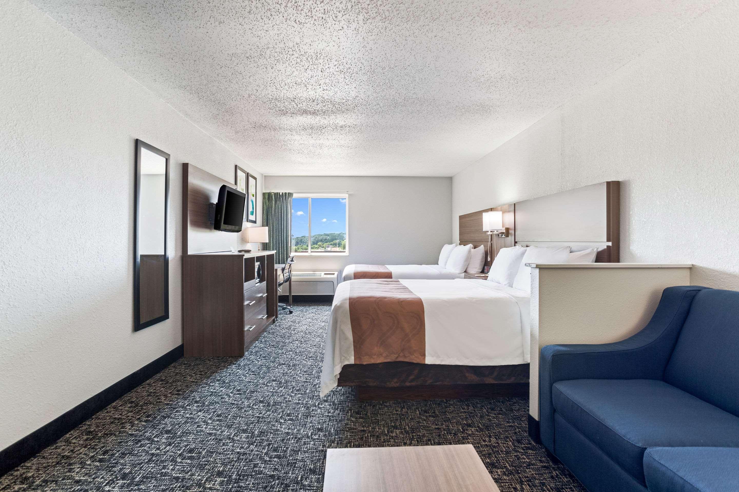 Quality Inn & Suites Ferdinand Exterior foto