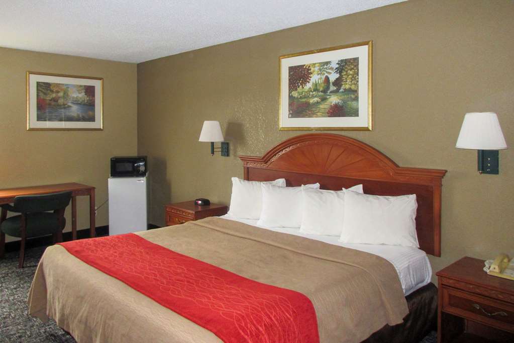 Quality Inn & Suites Ferdinand Habitación foto